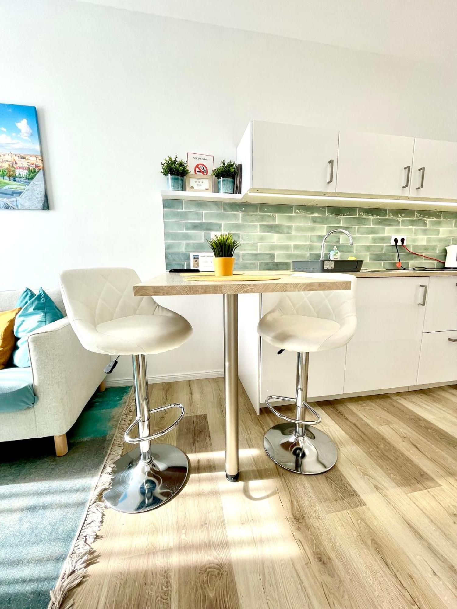 Margaret Next To The Lukacs With Panorama Danube Apartment Budapest