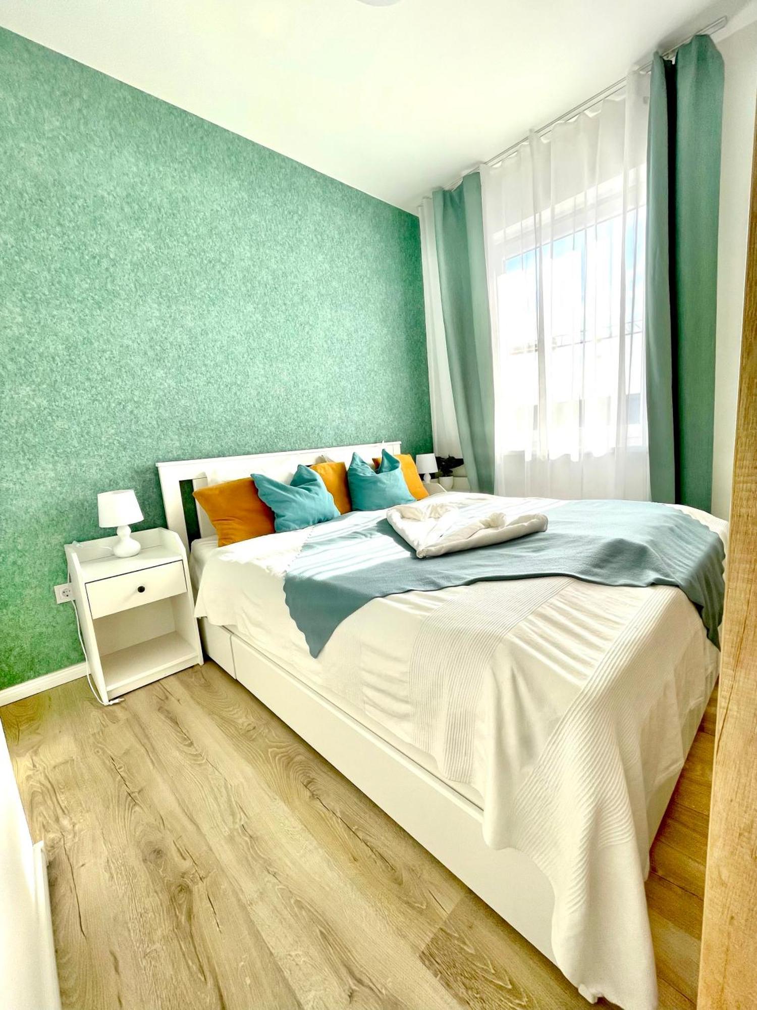 Margaret Next To The Lukacs With Panorama Danube Apartment Budapest
